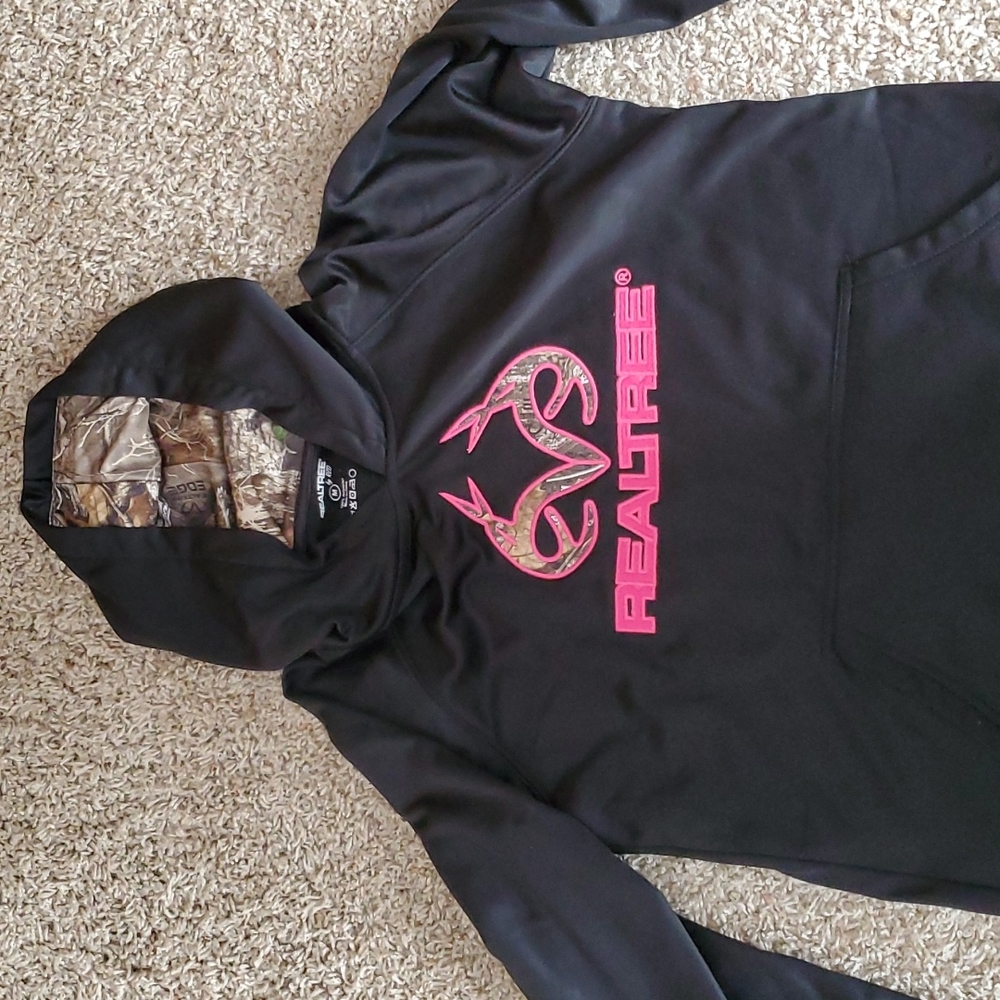 Realtree womens size medium black with pink camo lettering sweatshirt.